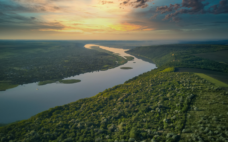 How far is Peru from Amazon? Travel Routes & Distance Guide